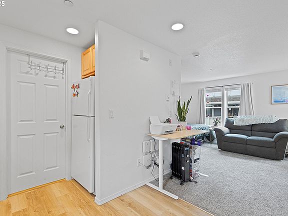4th image of 132 SE 119th Ave #5