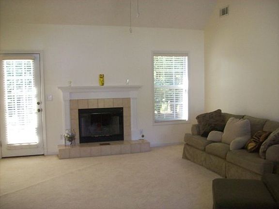 3rd image of 5020 Victoria Park Dr
