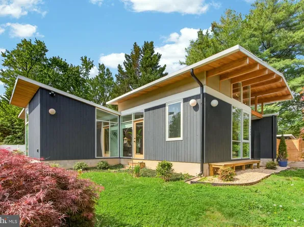 7905 Sycamore Dr, Falls Church, VA 22042