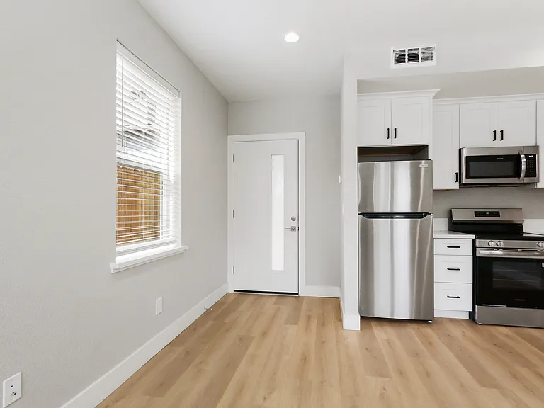 1823 Victorian Aly #2 — Photo 17