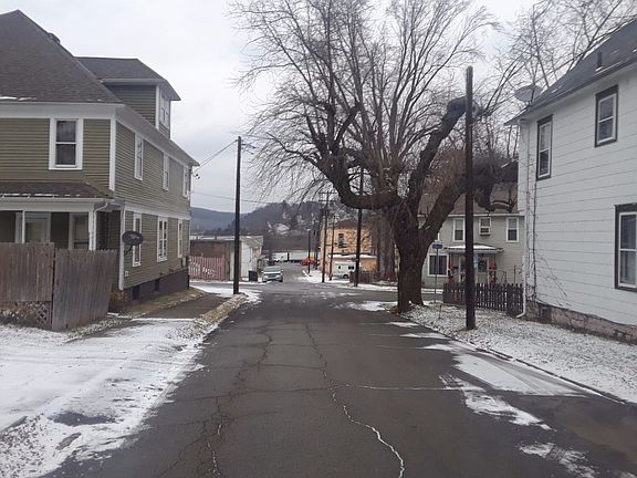 5th image of 208 Pine St