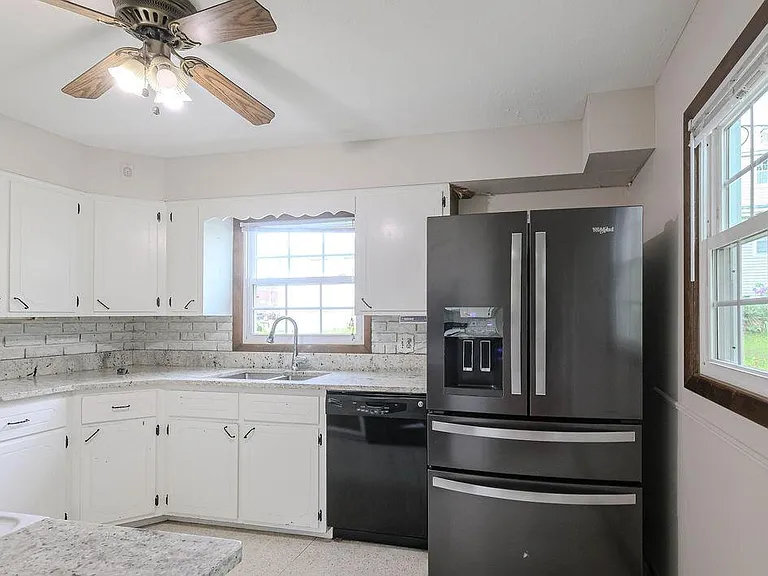 8209 Hillside Dr — Photo 21