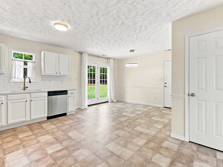 4906 Yorkchester Dr — Photo 8