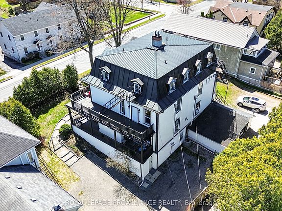 4th image of 372 King St W