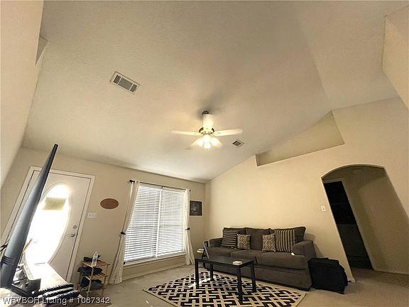 5th image of 621 S 38th St