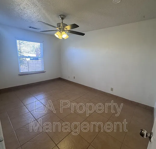 1702 Halo Cir SE — Photo 17
