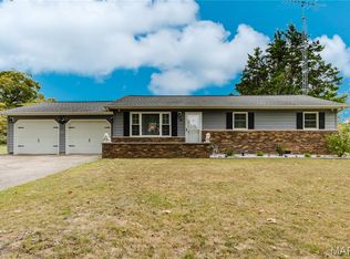 72 N Walnut St, Richview, IL 62877