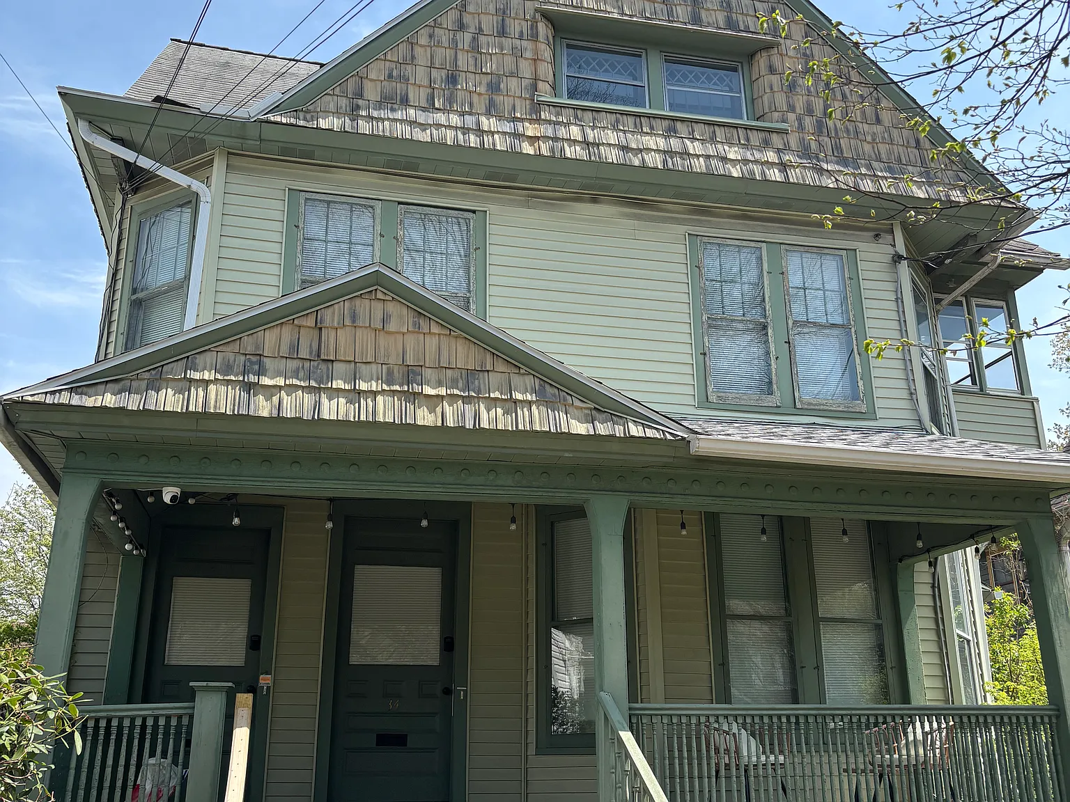 6 bed, 2380 sqft, $5,070 — Photo 1