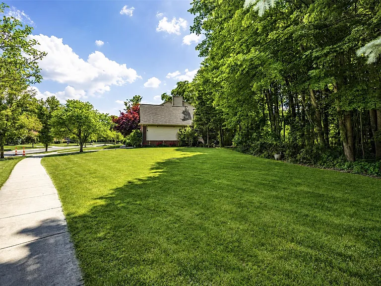 3481 Castlewood Ct — Photo 10