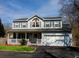 49 Timberpoint Rd, East Islip, NY 11730