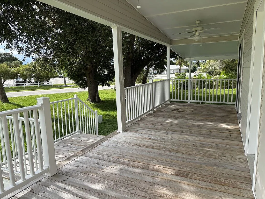 3 bed, 2.0 bath, 1608 sqft, $2,199 — Photo 2