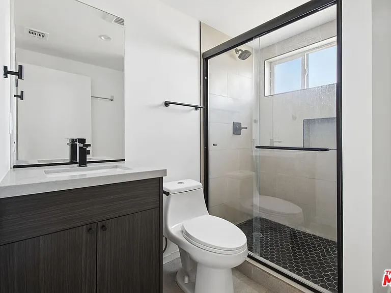 662 N Mariposa Ave #1/2 — Photo 14