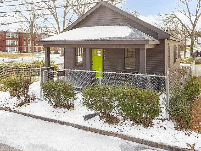 514 E Umstead St — Photo 20