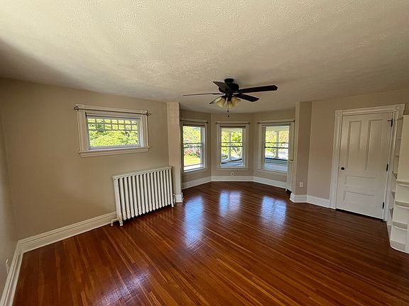 4th image of 131 S Main St #2