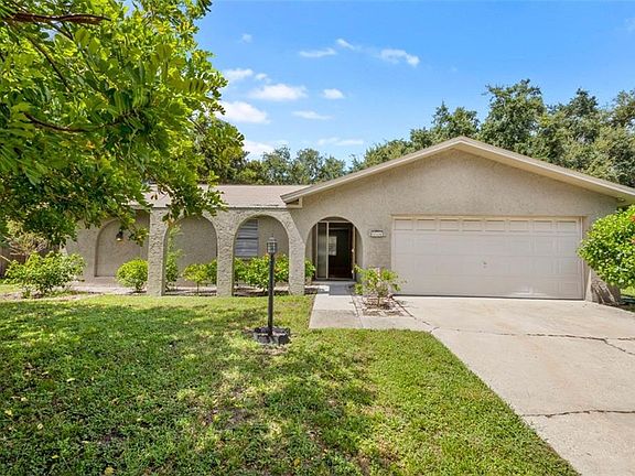2nd image of 8164 Coachlight Cir