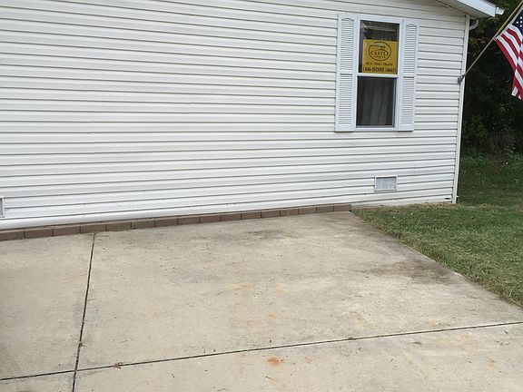 3rd image of 14405 Elm St