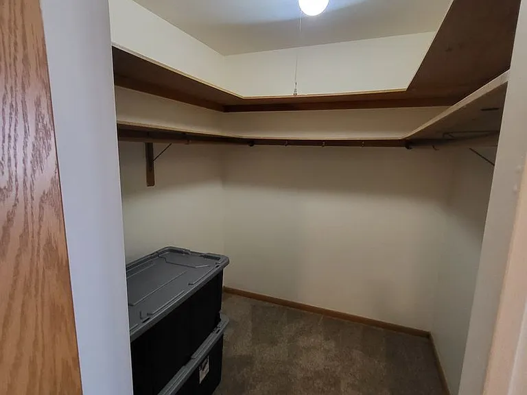 Midvale Heights Apartments — Photo 18