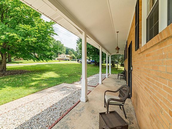 3rd image of 1372 Rainbow Forest Dr