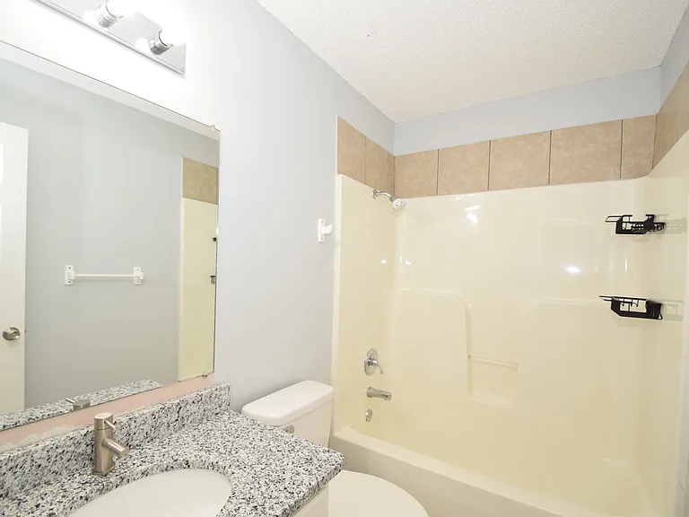 2515 SE 3rd St — Photo 7