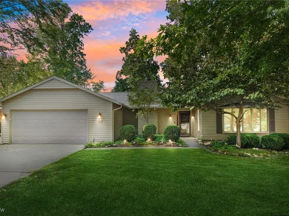 8746 Barton Dr, Strongsville, OH 44149