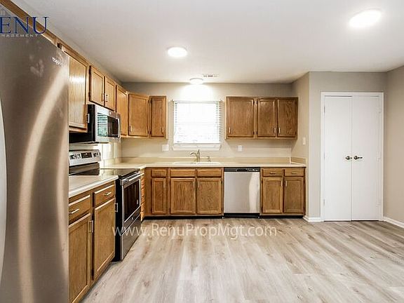 3rd image of 3012 River Birch Dr