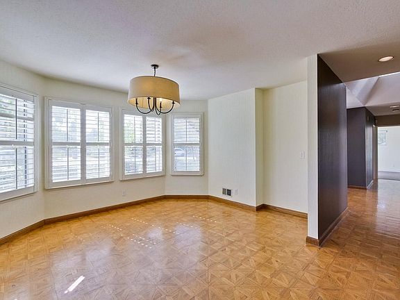 5th image of 579 Crawford Dr