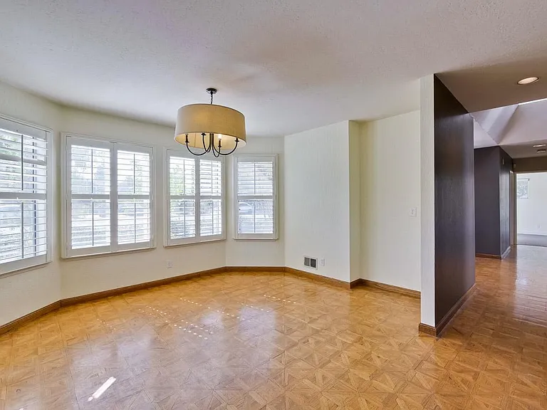 579 Crawford Dr — Photo 5