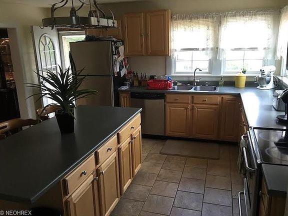 4th image of 619 Peppard Ave