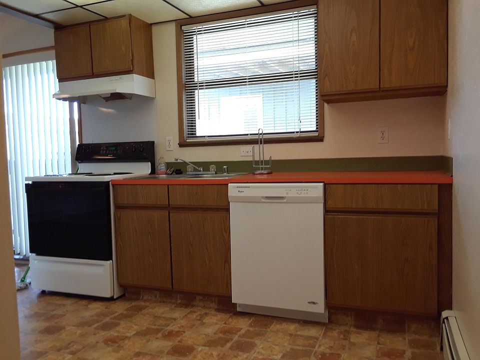 Kitchen w/range, dishwasher, disposal