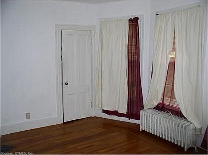 3rd image of 289 Dyer St