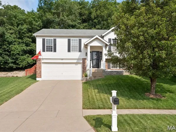 147 Hunters Lake Ct, Eureka, MO 63025