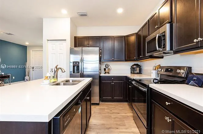 4 bed, 2.5 bath, $3,400 — Photo 1