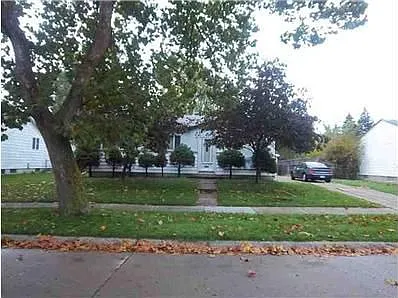 14142 Sherman Ave photo 1