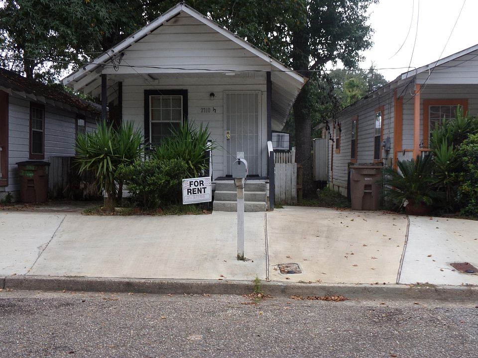 2nd image of 2710 1/2 Reaves St