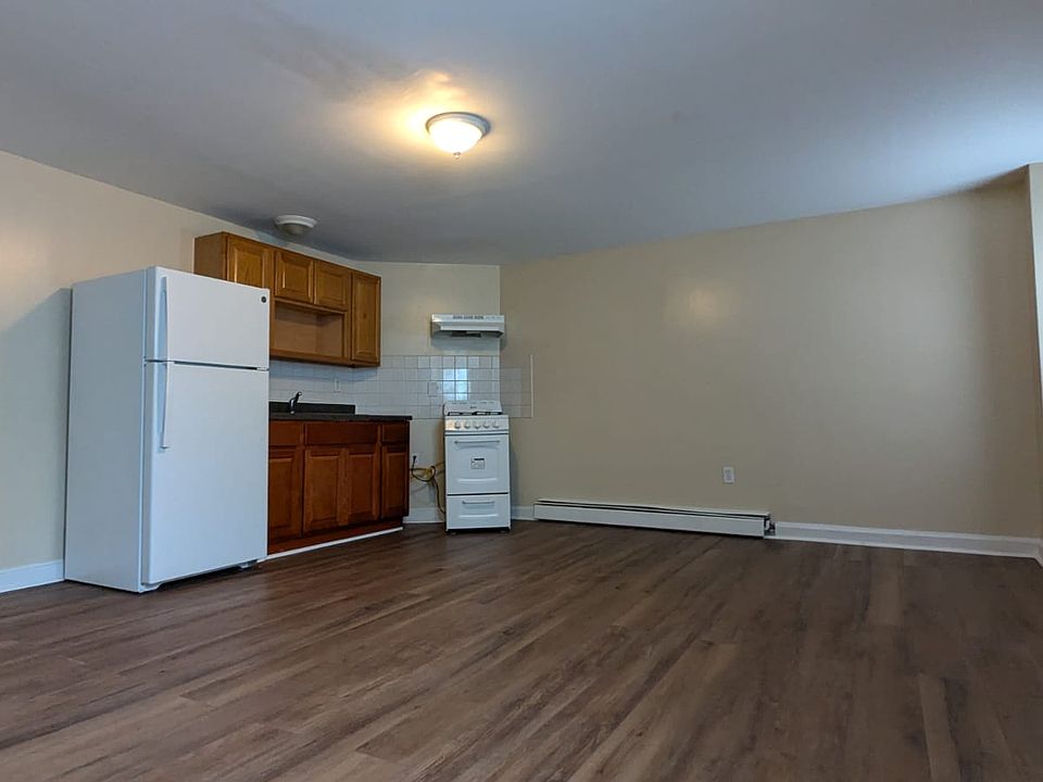2nd image of 36 Derby Ave #Basement
