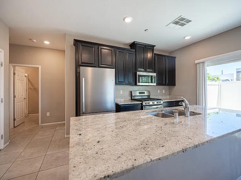 2715 Amazing Meadows Ave — Photo 10
