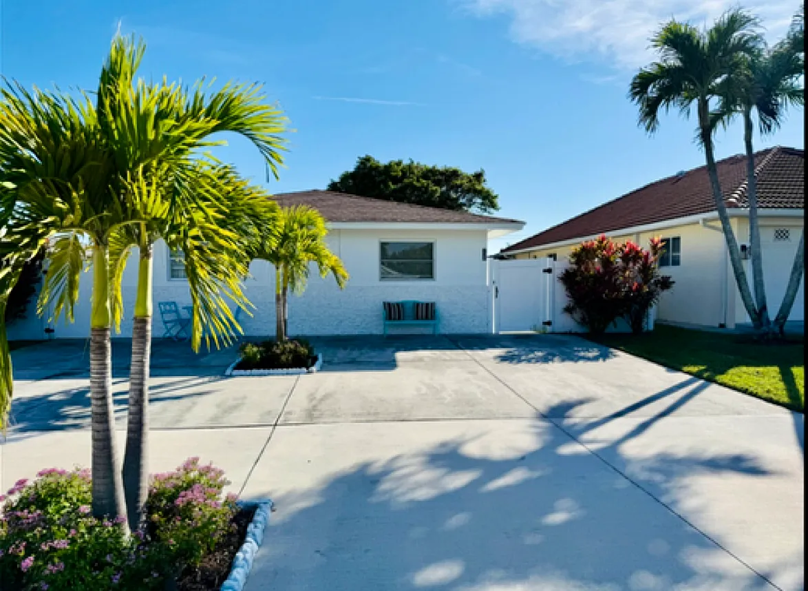 2 bed, 1000 sqft, $2,200 — Photo 1