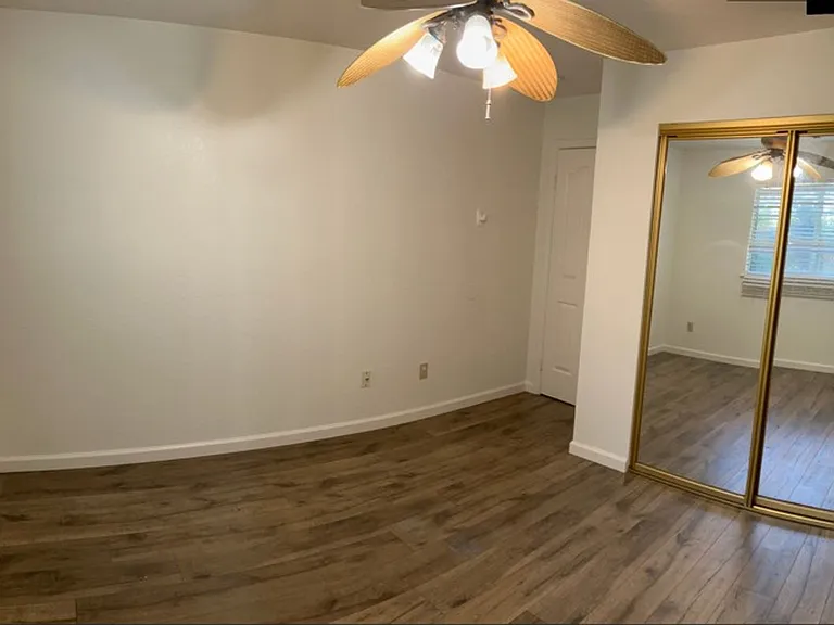 2704 Snyder Ave — Photo 10