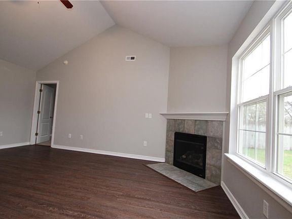 3rd image of 2701 SW 10th St