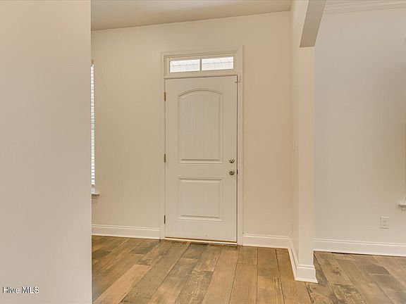 3rd image of 1932 Seaborn Drive