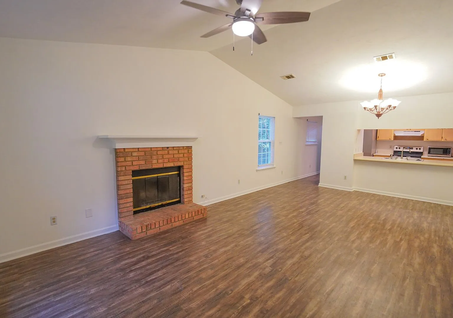2 Bed / 2 Bath Duplex with Pond Frontage! — Photo 2