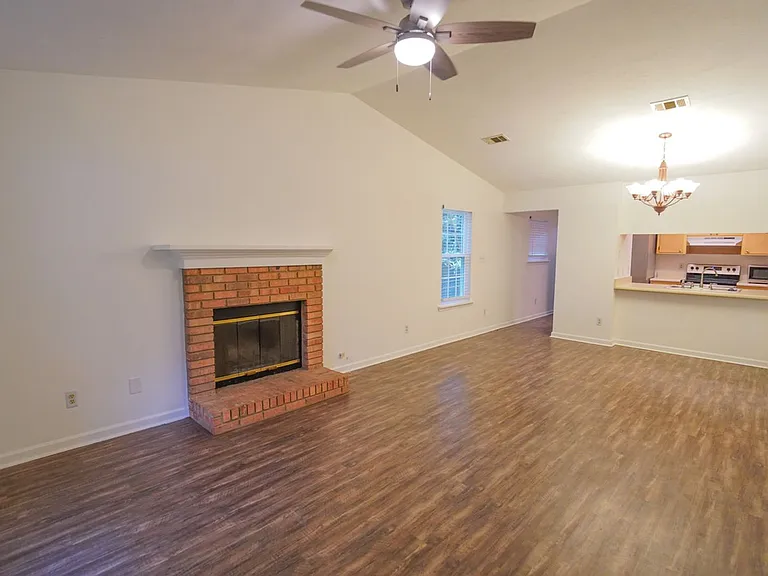 2418 Ian Dr — Photo 2