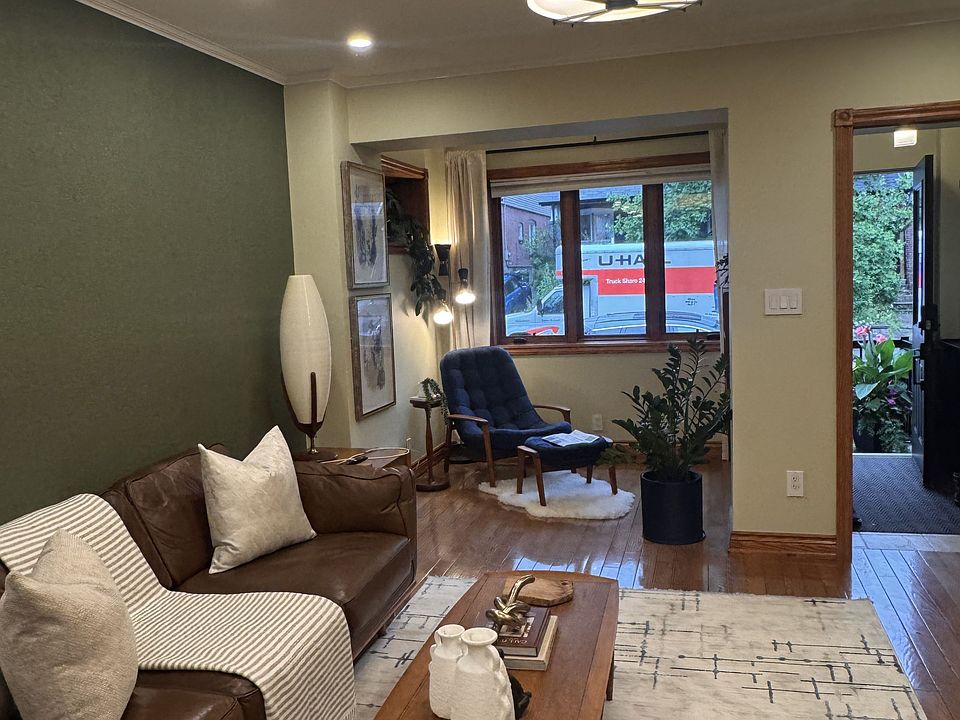 1st image of 402 Rhodes Ave