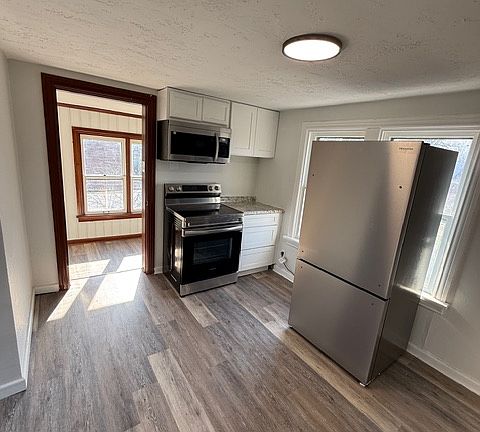 2nd image of 2637 Grand Ave