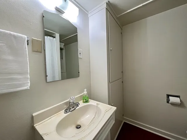 610 Washington St #9 — Photo 8