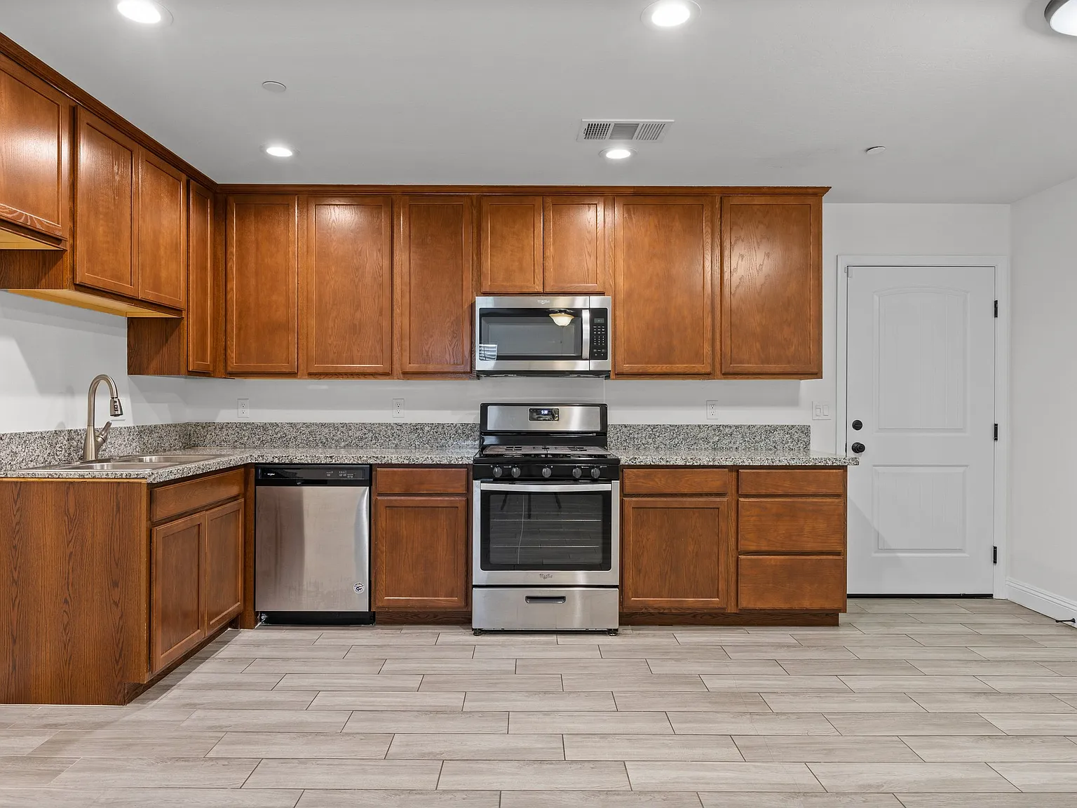 3 bed, 2.5 bath, 1204 sqft, $1,850 — Photo 1