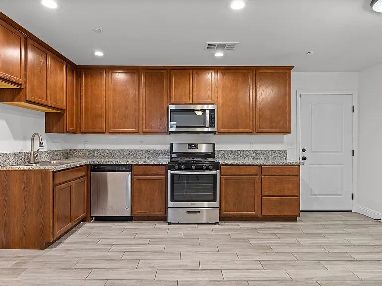 612 Central Ave — Photo 1