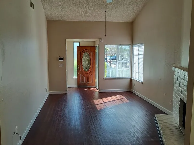 6832 & 6834 Trovita Way — Photo 5