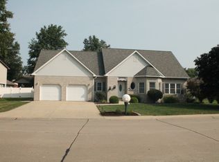 122 Hillside Dr, New Baden, IL