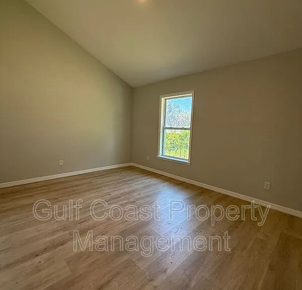 3294 W Price Blvd — Photo 18